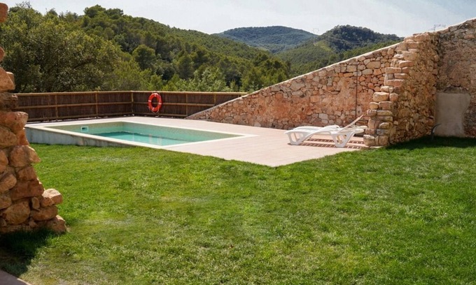 El Pla de Manlleu Cottage | XIII century cottage surrounded of vineyards