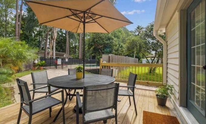 Englewood House | XL family home, Pool, Private 1 acre