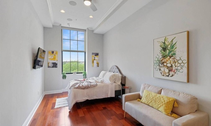 North Philadelphia East Apartment | XL Studio - Upscale Studio w/Rooftop Deck