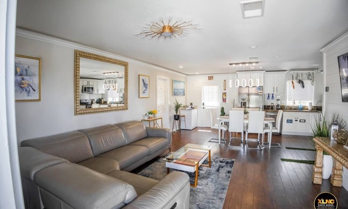 Lincoln Acres House | XLNC House Sunnyside 4bed 2bath 20min aport/dwntwn