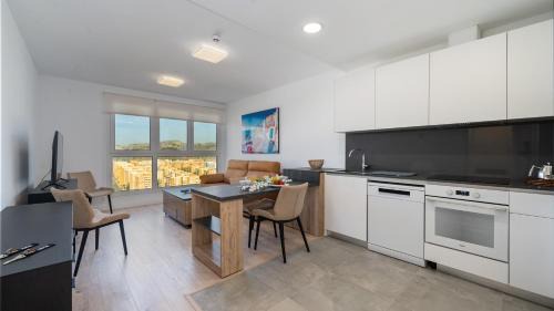 Palma-Palmilla Apartment | XPCE Urban 17 Malaga Skyline - Parking Free