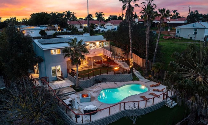 La Mesa House | XTRA 10% OFF until Nov: Pool, outdoor fire pits, chef's kitchen, gym