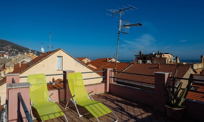 Alassio Apartment | XX Settembre 55 - Four Bedroom Apartment, Sleeps 9