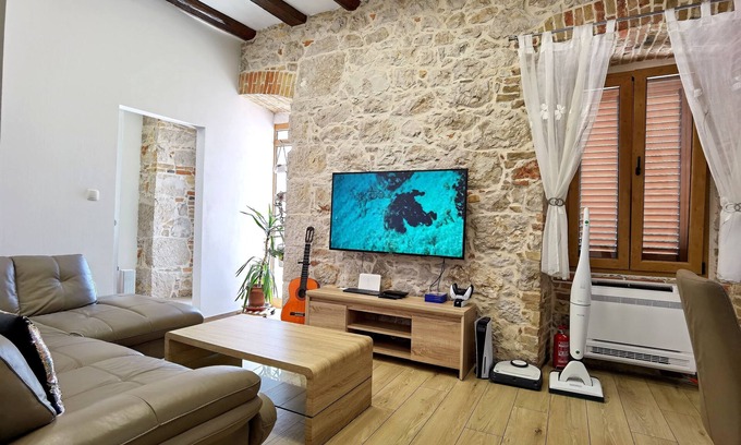 Plisac House | ❤️ XY Suites Boutique Apartments❤️