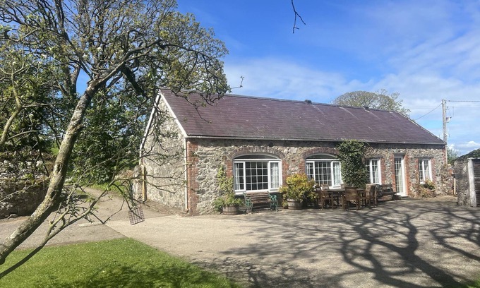 Bontnewydd Cottage | Y Berllan - sleeps 6 guests in 3 bedrooms
