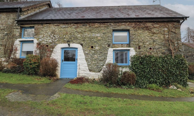 Llanybydder Cottage | Y BEUDY, pet friendly, character holiday cottage in Llanybydder