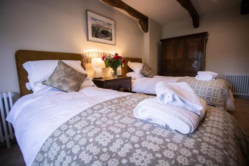 Llangadog Hotel | Y Castell