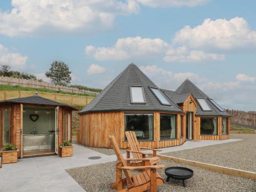 Cribyn House | Y Cwlwm - The Celtic Knot