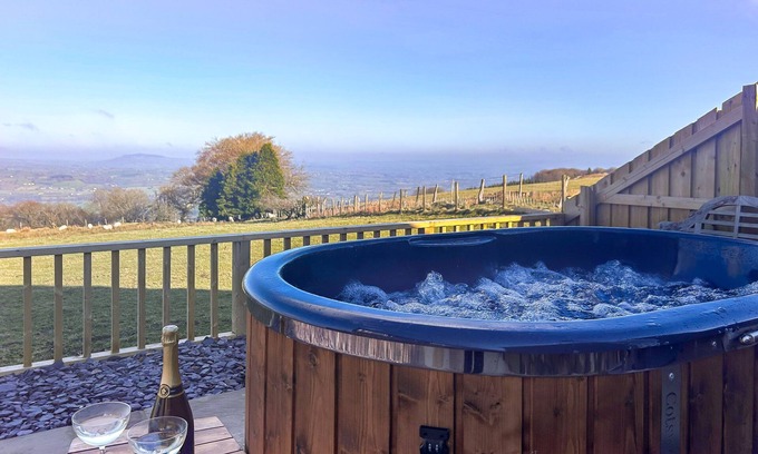 Llanvair Kilgeddin House | Y Golwg - One Bedroom House, Sleeps 2