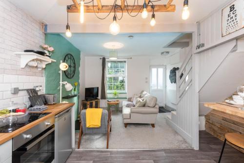 Llanfairpwllgwyngyll House | Y Gorsaf