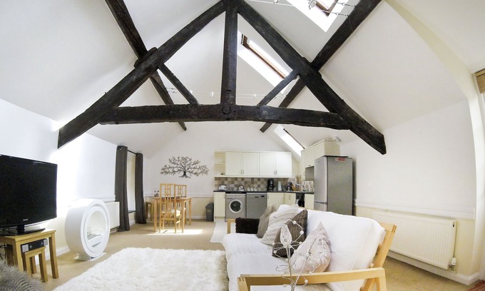 Pennant Melangell Apartment | Y GRANAR - sleeps 2 guests in 1 bedroom, Nr Bala, Snowdonia