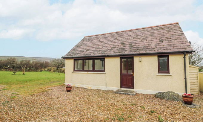 Maenclochog Cottage | Y GWEITHDY RHOS EIRIN, romantic, with a garden in Maenclochog