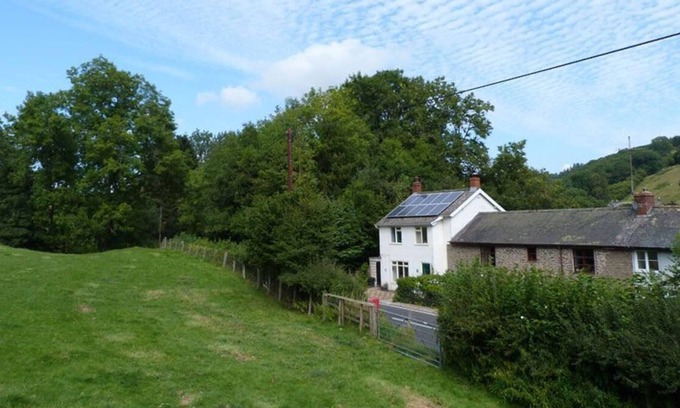 Newcastle-on-Clun House | Y Rhosyn in the beautiful Knighton