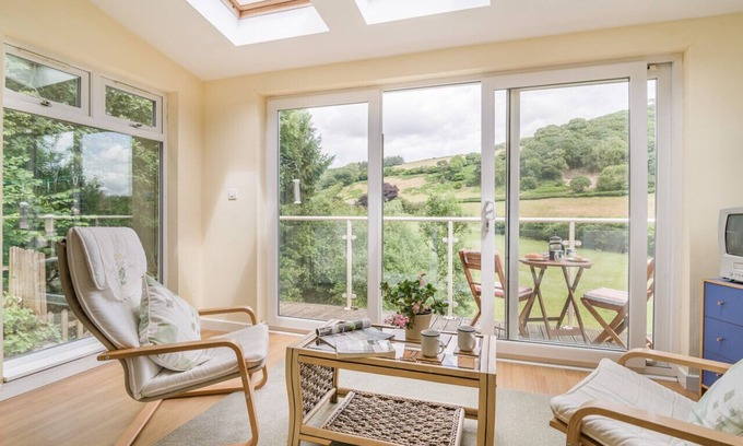 Newcastle-on-Clun House | Y Rhosyn - Two Bedroom House, Sleeps 4