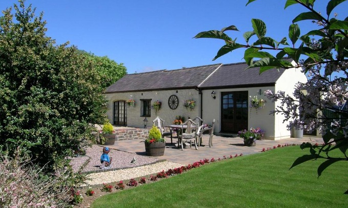 Dwrbach House | Y Stabl