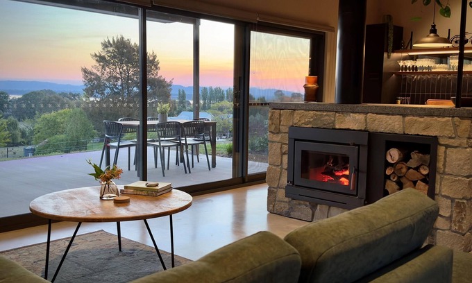 Bethanga Cabin | Yabbarin Lux Lodge Bethanga - Two bedroom luxury barn style cabin