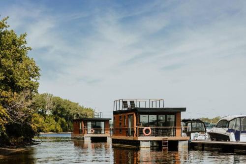 Mauricie Boat Rental | Yacht Club de Trois-Rivières 2 - Maison flottante