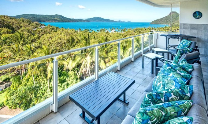 Hamilton Island Apartment | Yacht Harbour Tower 5 - Oceanviews, buggy and private lift access and valet service