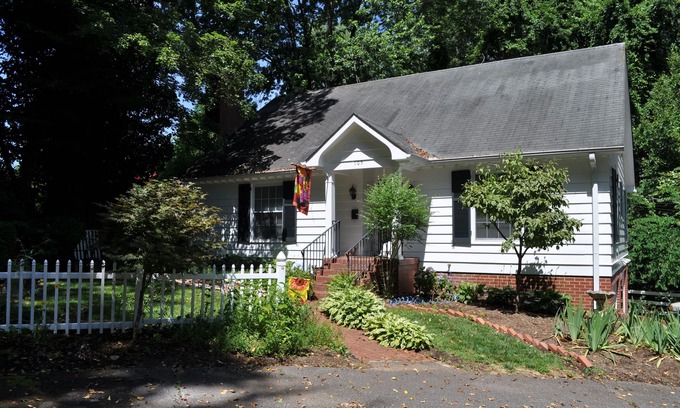 Jonesville Cottage | Yadkin Valley has the same viticulture stamp as NAPA. Canoes and Kayaks!