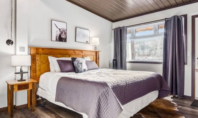 Dead Man's Flats Condo | Yam 26 - Upper Studio with King