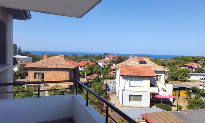 Chernomorets Apartment | Yanevi Apartments/Two Bedroom Apartment with Sea Viewn