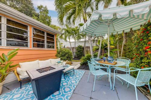 Lake Worth House | Yard and Hot Tub Historic Lake Worth Cottage!