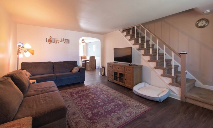 Primos Secane House | Yard, Deck, Game Room, Library & Pet Friendly! - 3 bedrooms available