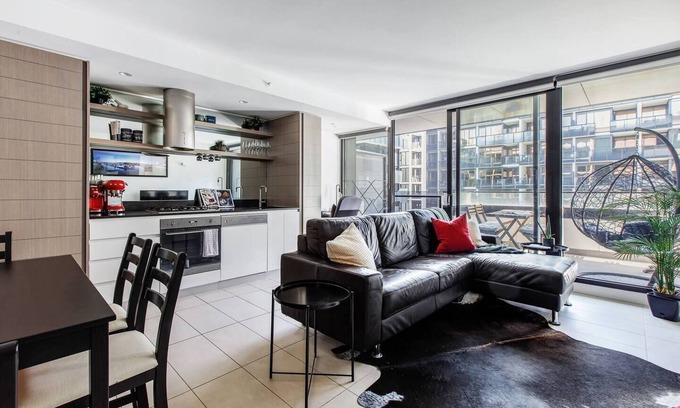 Abbotsford Apartment | Yarra Mirage Urban Chic meets Cosy Retreat