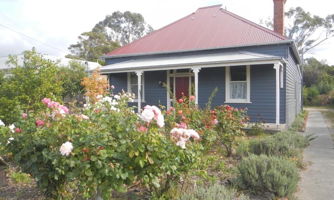 Yarram House | Yarram Cottage: Art and Accommodation