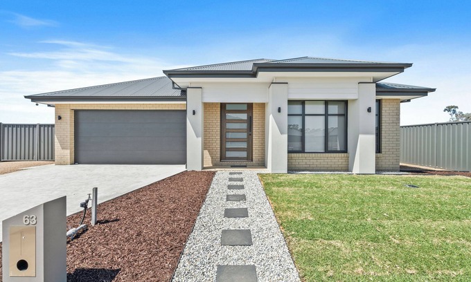 Yarrawonga House | Yarrawonga Getaway, perfect for families and large groups!