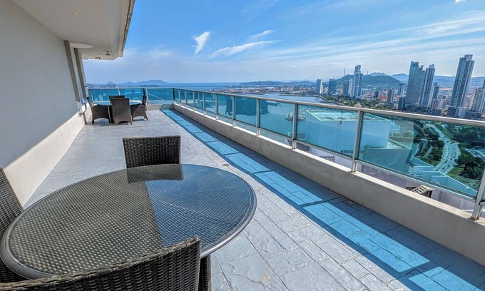 Marbella Apartment | YC 2301-C l Apartamento 2BR en av balboa