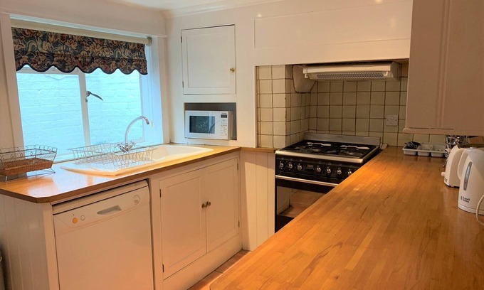 Shepperton House | Ye Olde House