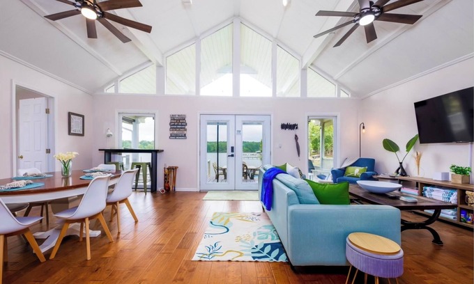 Liberty Hill House | Year-round Adventure Escape: Kayaks, SUPs, Eagles Soar, Stargaze Around the Fire