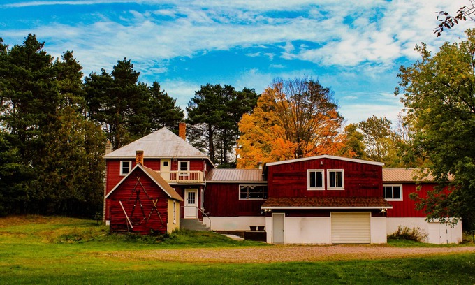 Upper Peninsula Other | Year-round hot tub, 2600 sq ft house with ample parking - Northstar Lodge