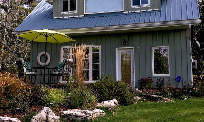 Manitoulin District Cottage | Year-Round Kagawong Lakeside Cottage Rental - The Nuthatch STAR 2023-02 license