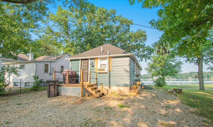 Bradley House | Year round lake front cottage!!