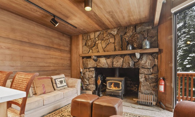 Alpine Meadows House | Year-Round Oasis w/ Private BBQ on Deck | Short Drive to Commons Beach!