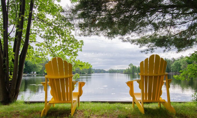 St. Charles House | Year-round vacation for family and friends by the lake Nipissing.