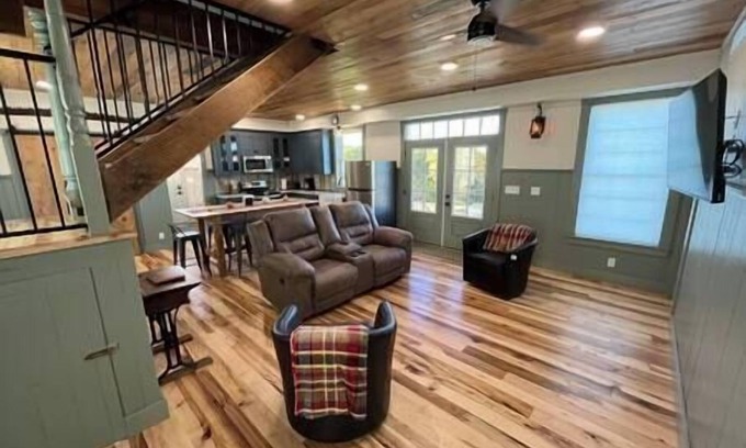 Treloar House | Yeates Schoolhouse, Yeates Schoolhouse Guest Suites