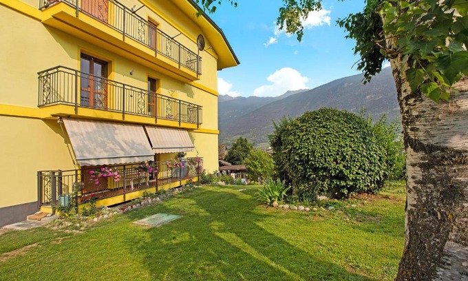 Saint Maurice Apartment | Yellow Apartment