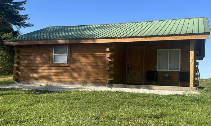 Stendal Cabin | Yellow Banks Log Cabin with Lake Views
