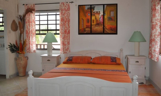 Silver Sands Apartment | Yellow Bird Apartment in Blue Ocean Cottage in Silver Sands