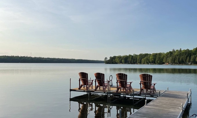 Trent Lakes Cottage | Yellow Cottage Sandy Lake Buckhorn. Beautiful turquoise water, water equipment.