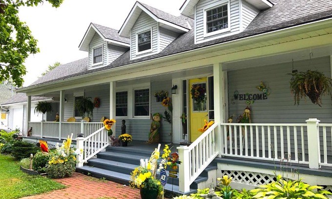Crystal Beach Bed & Breakfast | Yellow Door Bed and Breakfast