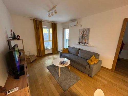 Zemun Apartment | Yellow Gate