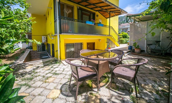 Icmeler City Center Apartment | Yellow Home Icmeler Daily Weekly Rentals