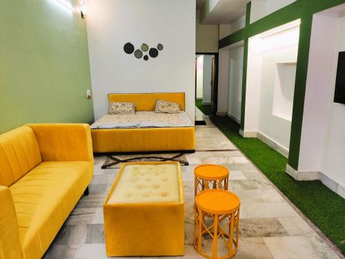 Jabalpur House | Yellow Homestay - Modern 2BHK AC stay