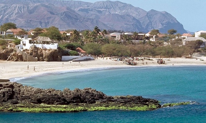 Tarrafal House | Yellow House Capeverde Santiago Island