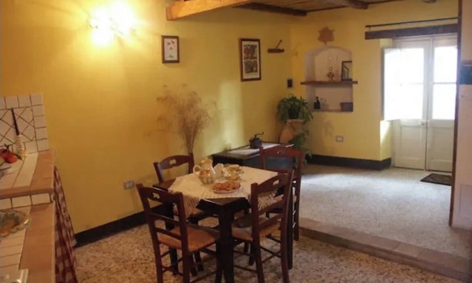 Francavilla di Sicilia House | Yellow house in Sicilian style