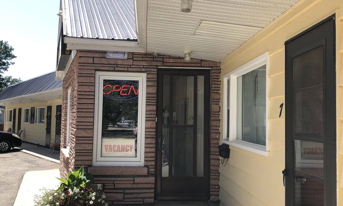Portage La Prairie Hotel | Yellow Quill Motel